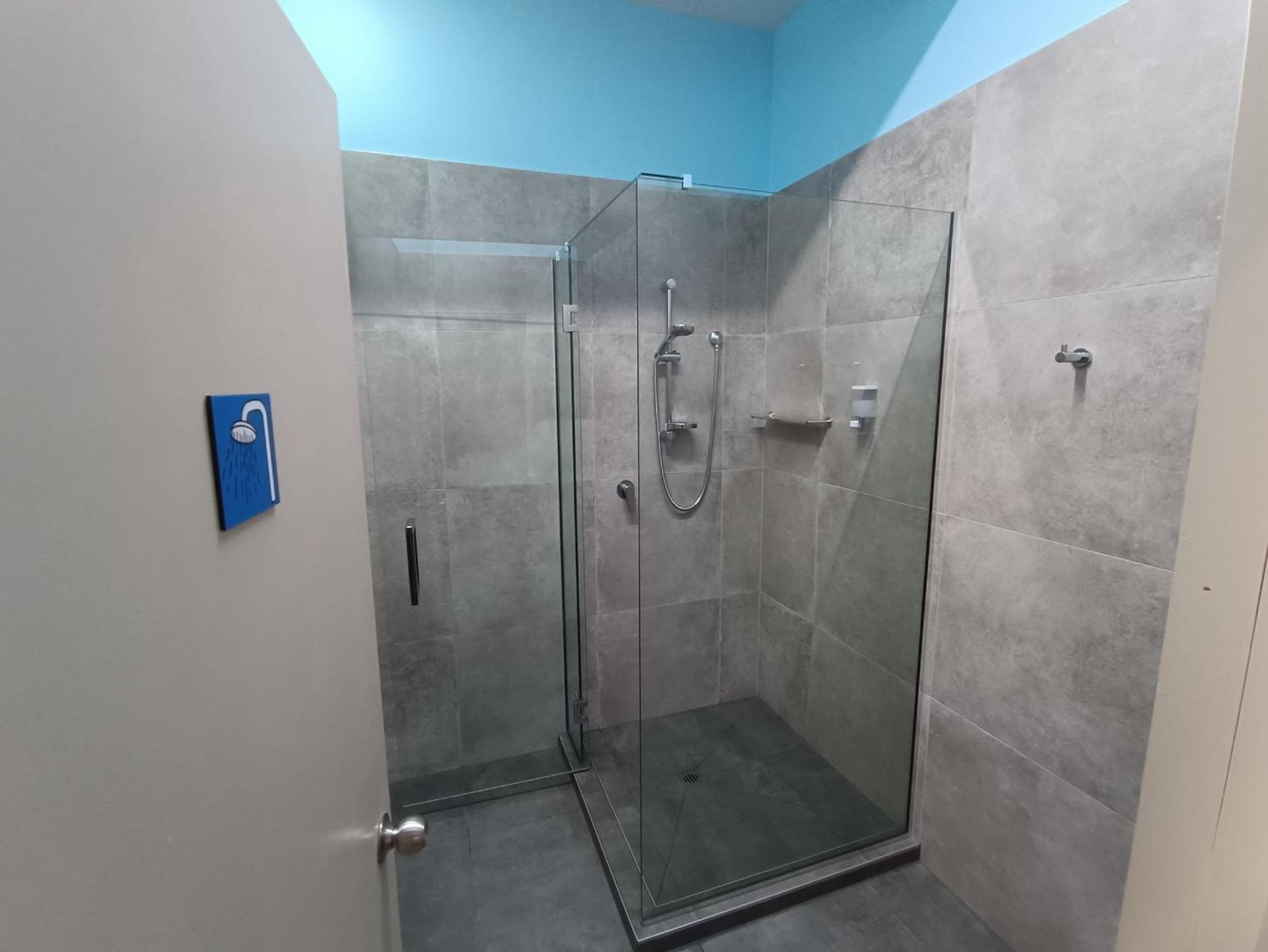 Urbanz Hostel Christchurch Luaran gambar A shower cubicle