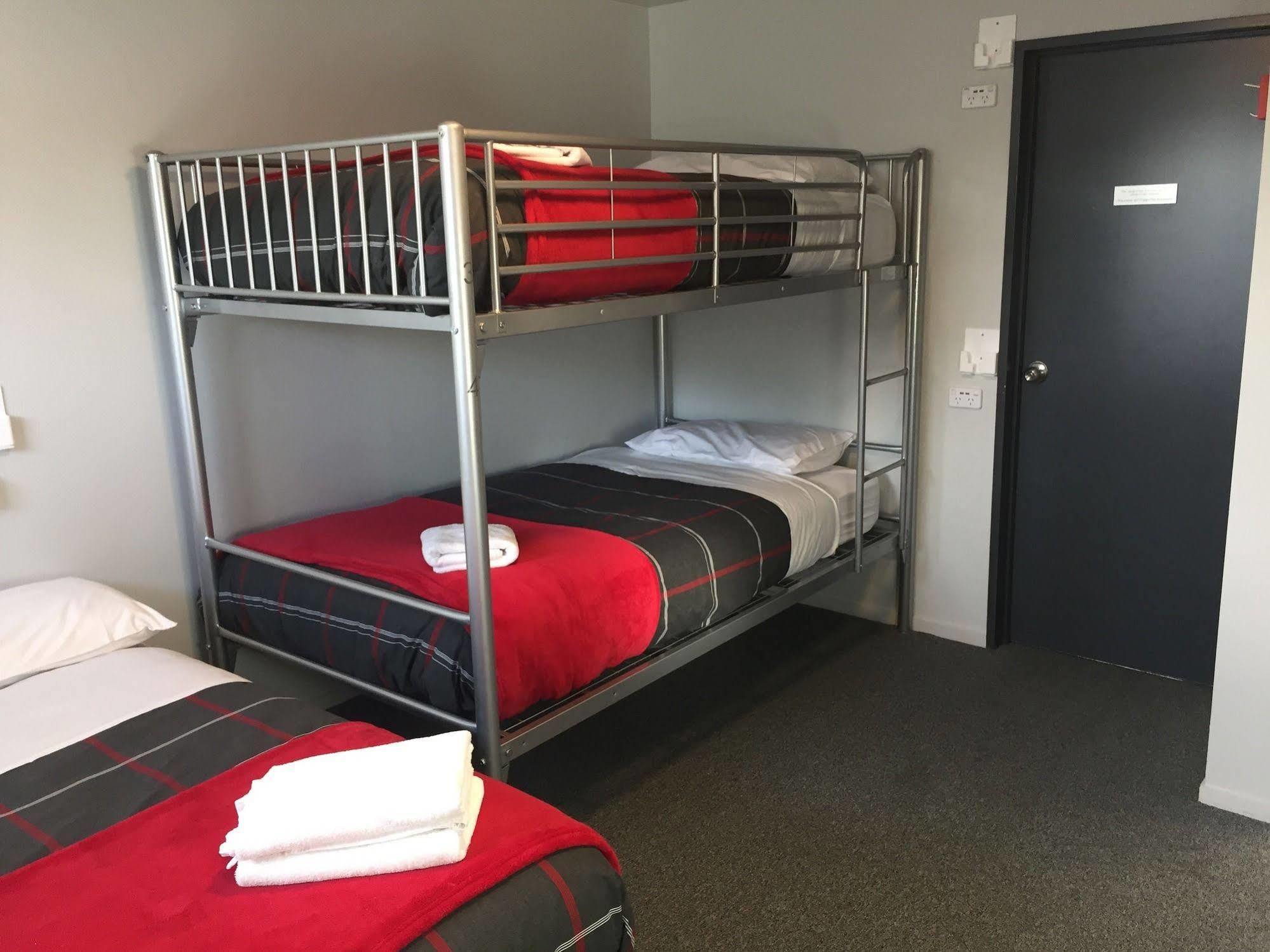 Urbanz Hostel Christchurch Luaran gambar A bunk bed in a hostel
