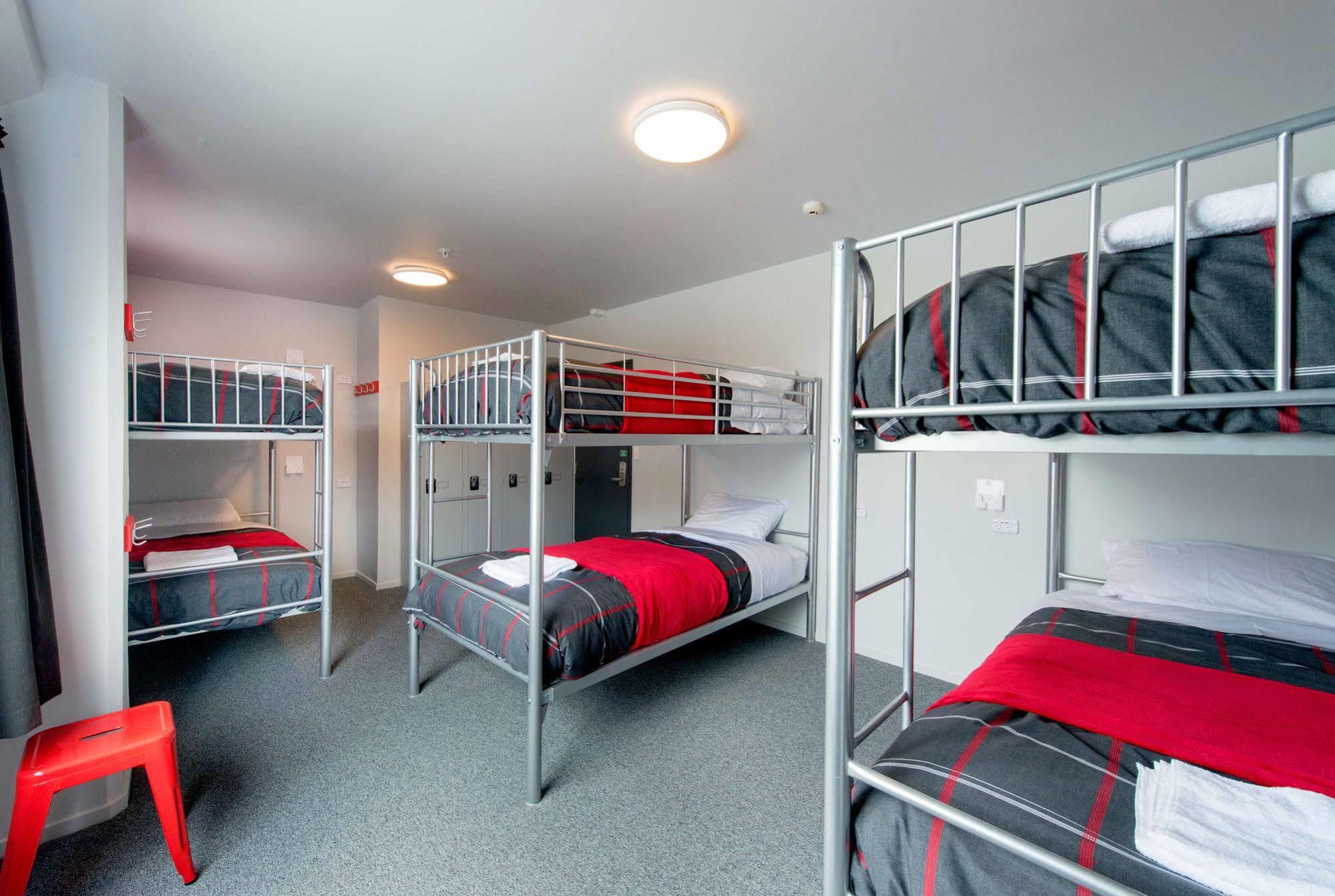 Urbanz Hostel Christchurch Luaran gambar A typical room at a backpackers' hostel in Australia